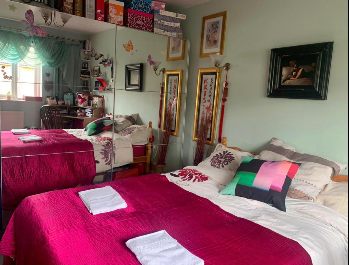Проживание в семье Cosy In Wembley Лондон
